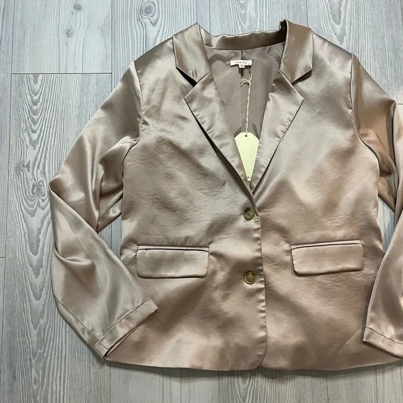 Silky Dinner Blazer 🤍 - Picture 3 of 5